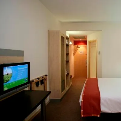 B＆b アエロプエルト T1 T2 T3 ホテル 3*