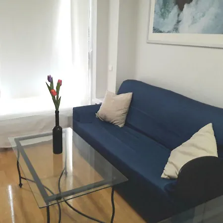 Airport Apartment *