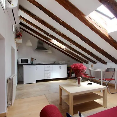 Cozy Romantic Malasana Apartment