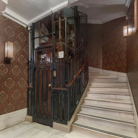 Boutique H10 De La Reina Madrid