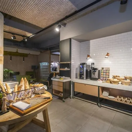 酒店 马德里阿提姆酒店 4*