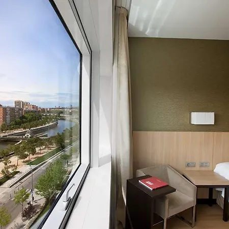 Nh Ribera Del Manzanares Hotel *