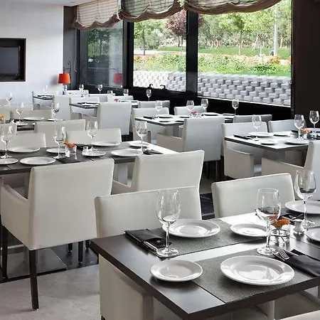 Nh Ribera Del Manzanares Hotel *