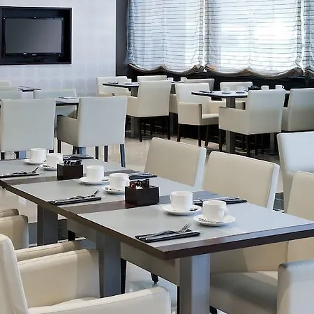 Nh Ribera Del Manzanares Hotel