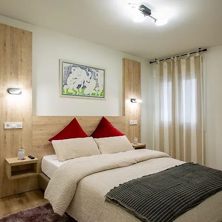 Goodrooms Apartment *