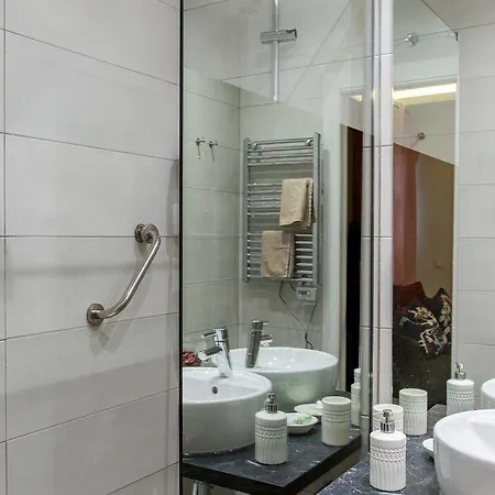 Goodrooms Apartment