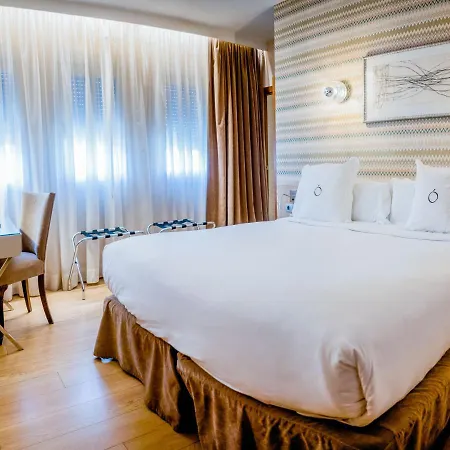 Hotell Opera 4*