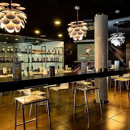 Hotell Tach Airport 4*