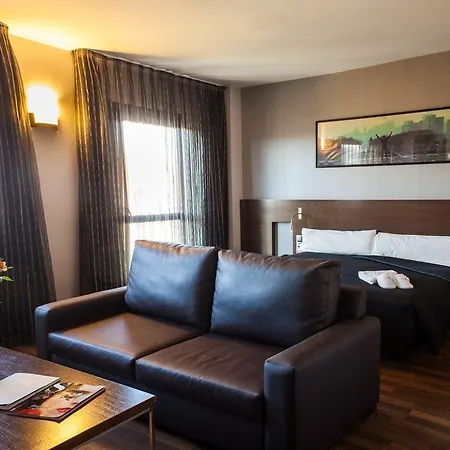 Tach Airport Hotell 4*