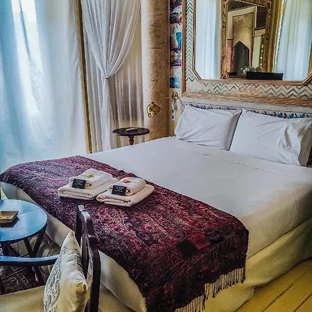 Guest house Escala Opera 3*