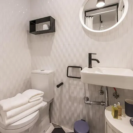 Mit House Tirso En Apartamento Madrid