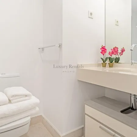 Charming 1-bedroom In Stylish Retreat For 2, Alonso Martinez I