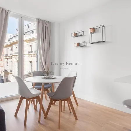 Charming 1-bedroom In Stylish Retreat For 2, Alonso Martinez I Apartment
