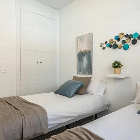 Bnbholder Terrace, Pool & Gym Las Tablas Apartment Madrid