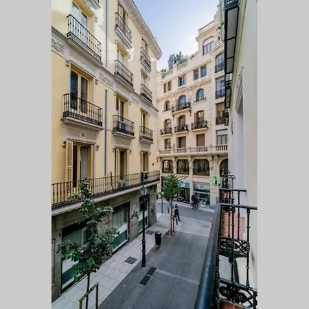 En Centro De Madrid, C/infantas 1-3 By Batuecas מדריד