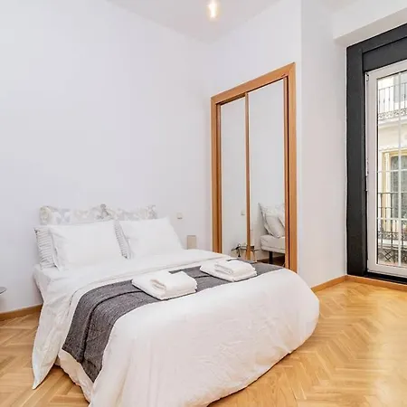 En Centro De Madrid, C/infantas 1-3 By Batuecas * מדריד