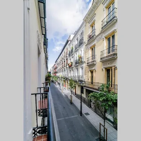 Apartamento En Centro De Madrid, C/infantas 1-3 By Batuecas