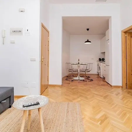 Apartamento En Centro De Madrid, C/infantas 1-3 By Batuecas
