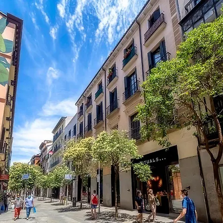 En Las Nubes De Atico En Calle Fuencarral Fnc22a1 * Madrid