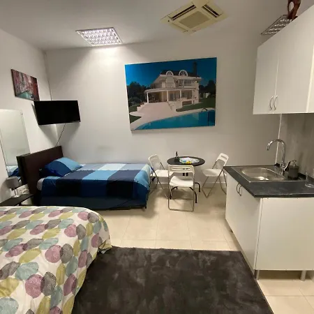 Parsa House Pensión