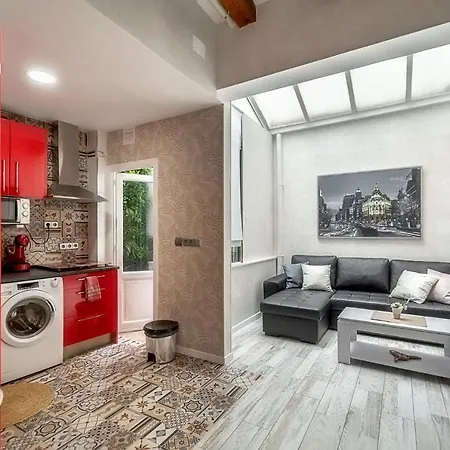 Apartment En Las Nubes De Atico En Calle Fuencarral Fnc22a1 *