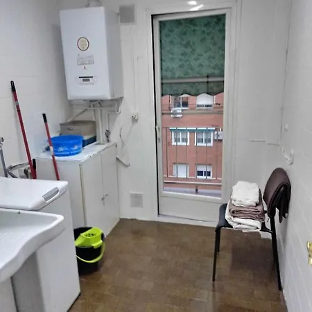 Bed and breakfast Residencia 12 Octubre Madrid