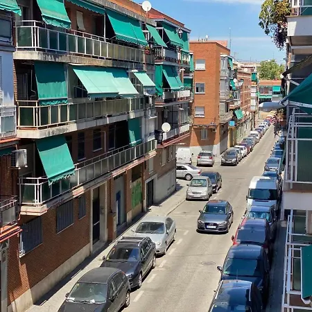 Bed & Breakfast Residencia 12 Octubre Madrid
