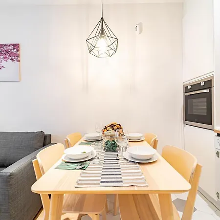 Edsam White Apartment Madrid