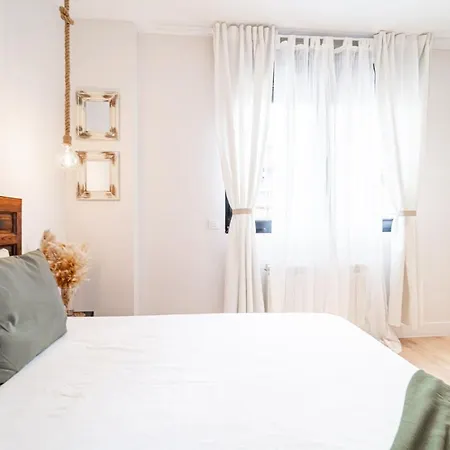 Edsam White Apartment Madrid