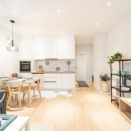 Edsam White Apartment Madrid