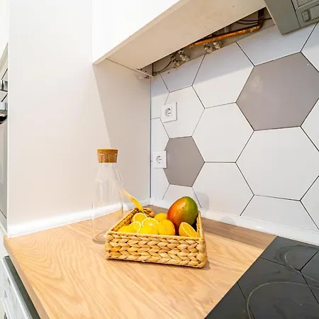 Edsam White Apartment *