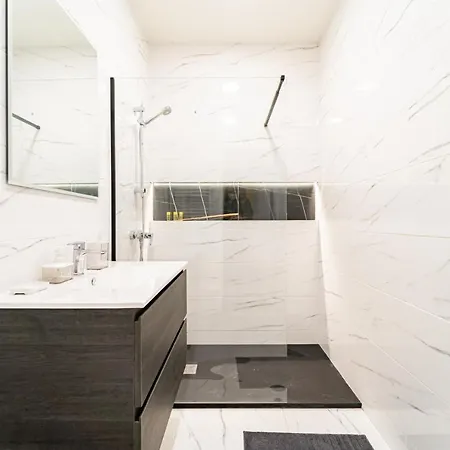 Edsam White Apartment Madrid