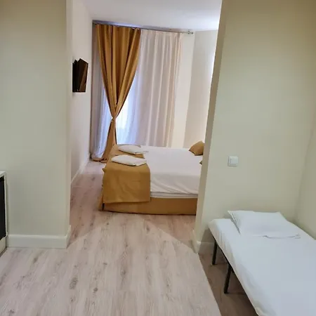 Le Petit Palue-opera Guest house