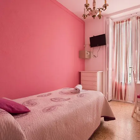 Guest house Valencia 3*