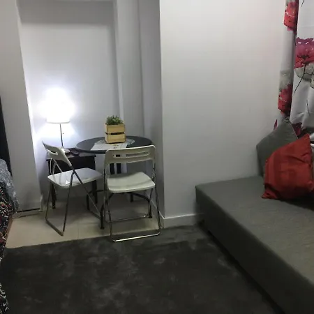 Parsa House Pensión