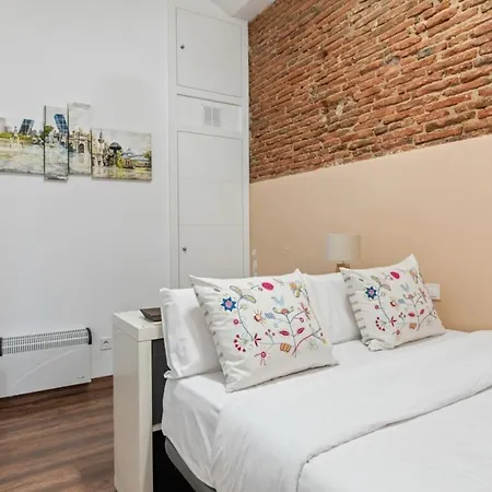 Contemporary Flat With 1-bedroom In Apartment