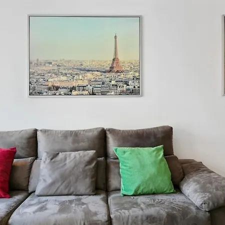 Stunning 2 Bedroom Near Adelfas Apartment *
