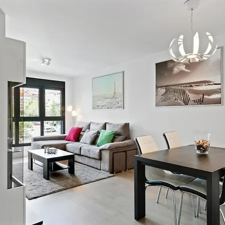 Apartment Stunning 2 Bedroom Near Adelfas