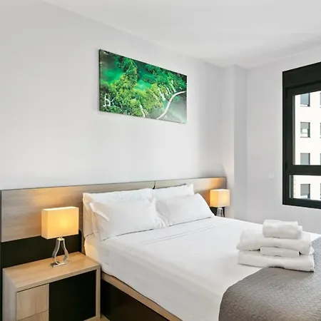 Stunning 2 Bedroom Near Adelfas Apartment
