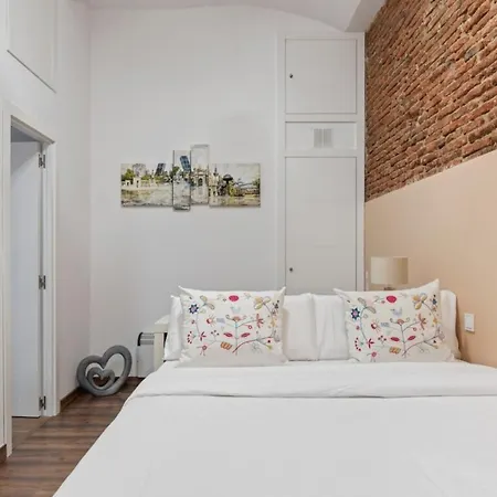 Contemporary Flat With 1-bedroom In Apartment *