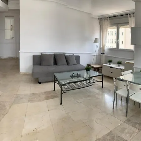 Pisos Con Piscina De Temporada Corta Apartment *
