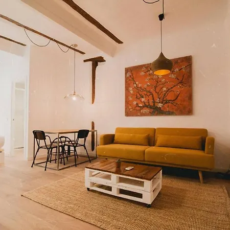 Charming Design Reina Sofia Apartment