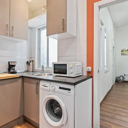 Contemporary Flat With 1-bedroom In Apartment