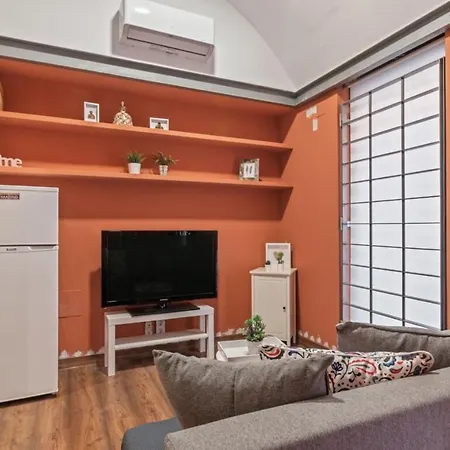 Contemporary Flat With 1-bedroom In Apartment