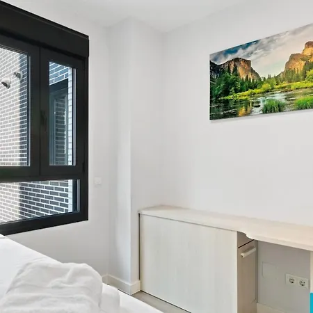 Apartment Stunning 2 Bedroom Near Adelfas