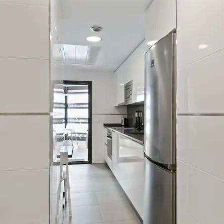 Apartment Stunning 2 Bedroom Near Adelfas Madrid