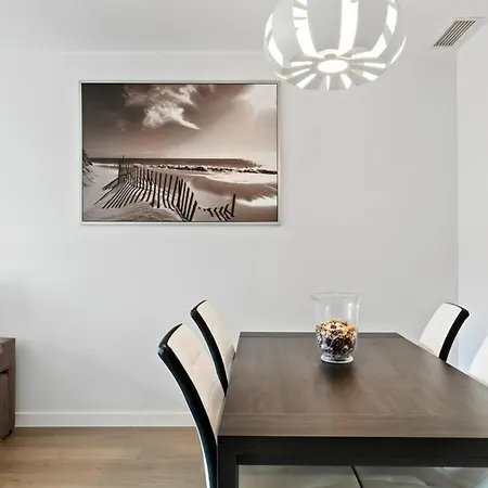 Apartment Stunning 2 Bedroom Near Adelfas Madrid