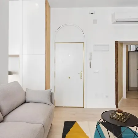 Modern 1 Bedroom Near Lavapies * Madrid