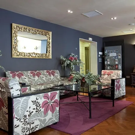 Hotel Moderno Puerta Del Sol