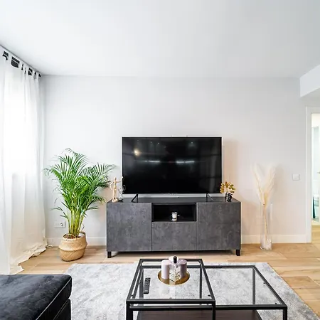 Edsam Black&grey Apartment Madrid